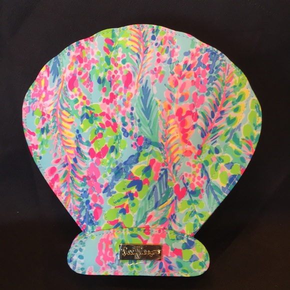 Lilly Pulitzer Handbags - Lilly Pulitzer NWT Shell Case with Brushes
